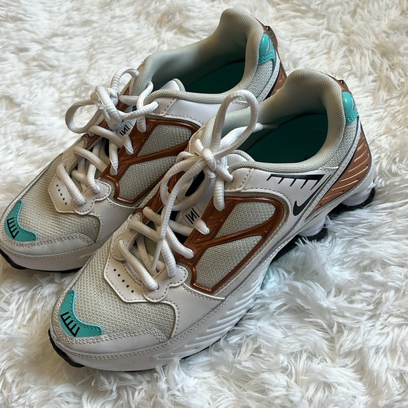 Wmns Shox Enigma 'Aurora Green' - Picture 2 of 3